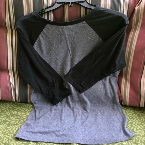 **SOLD**Women’s Half sleeve shirt - Picture 3 of 5